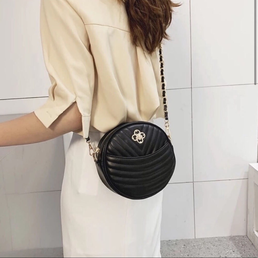 🆕VIOLA Quilted Round Crossbody Bag